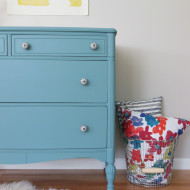 A bayside dresser with black and white knobs